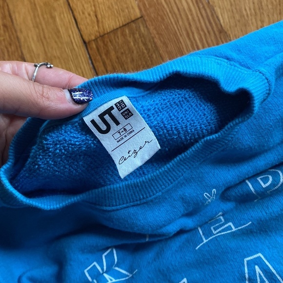 UNIQLO crewneck sweatshirt bundle 7/8 fit for us was 4T/5T some flaws see pics. - Picture 4 of 8